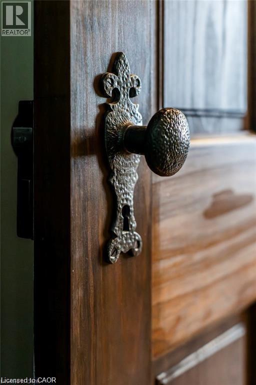 210 Charlton Avenue E, Hamilton, ON - Indoor Photo Showing Other Room