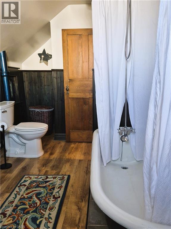 210 Charlton Avenue E, Hamilton, ON - Indoor Photo Showing Bathroom