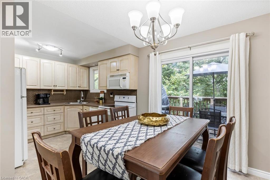 49 Cedarwoods Crescent Unit# 48, Kitchener, ON - Indoor Photo Showing Dining Room