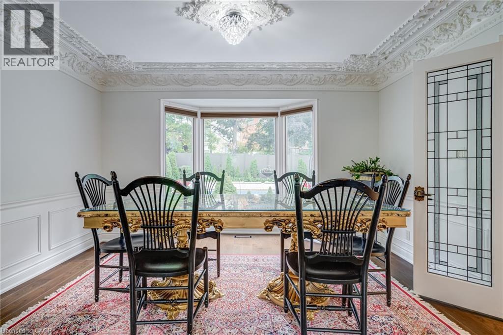 28 Stonegate Drive, Hamilton, ON - Indoor Photo Showing Dining Room