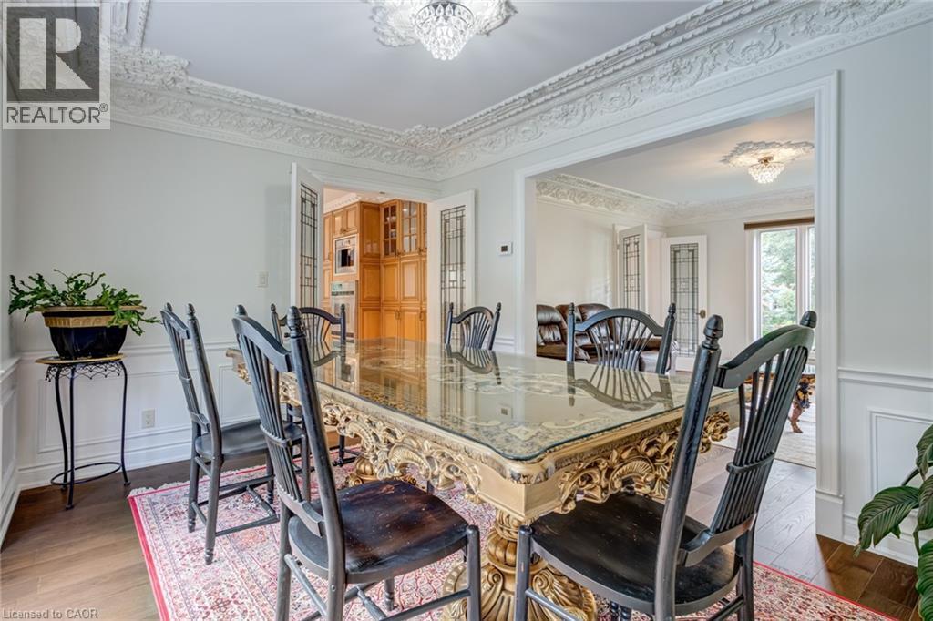 28 Stonegate Drive, Hamilton, ON - Indoor Photo Showing Dining Room