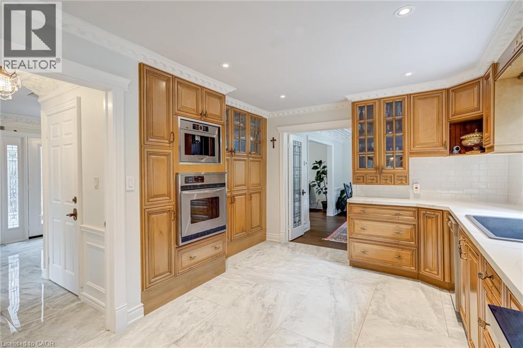 28 Stonegate Drive, Hamilton, ON - Indoor Photo Showing Kitchen