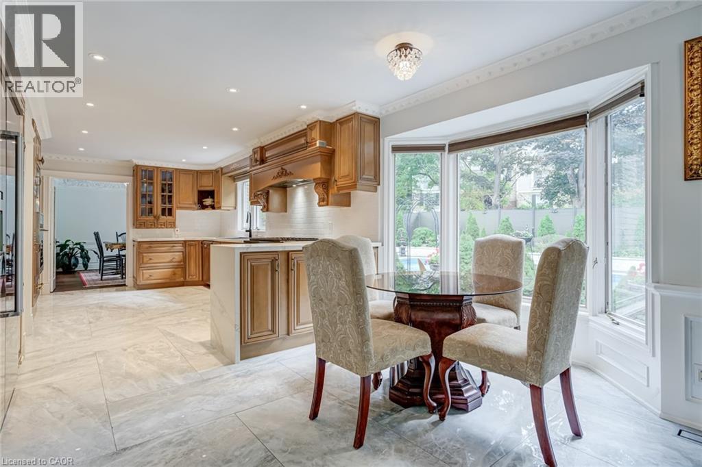 28 Stonegate Drive, Hamilton, ON - Indoor Photo Showing Dining Room