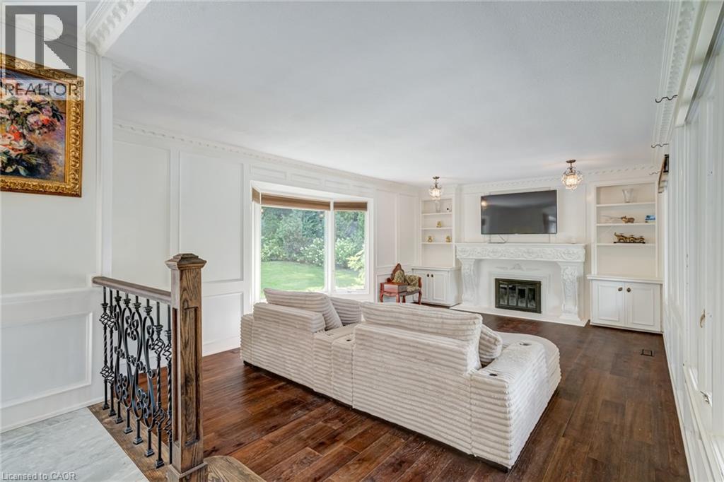 28 Stonegate Drive, Hamilton, ON - Indoor With Fireplace