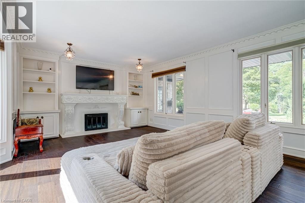 28 Stonegate Drive, Hamilton, ON - Indoor With Fireplace