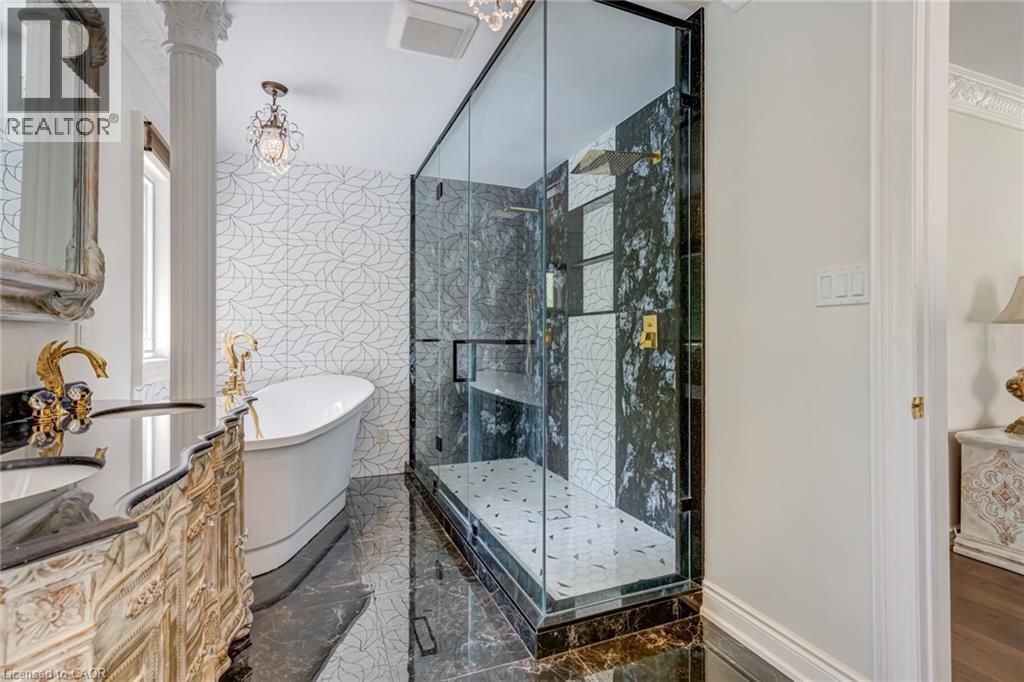 28 Stonegate Drive, Hamilton, ON - Indoor Photo Showing Bathroom