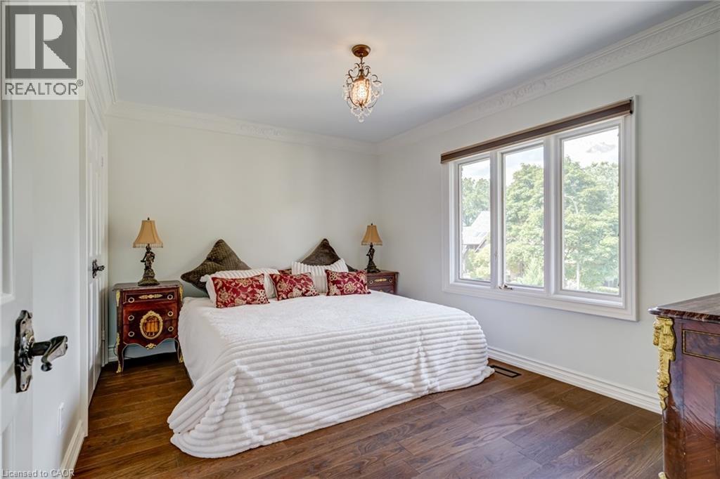 28 Stonegate Drive, Hamilton, ON - Indoor Photo Showing Bedroom
