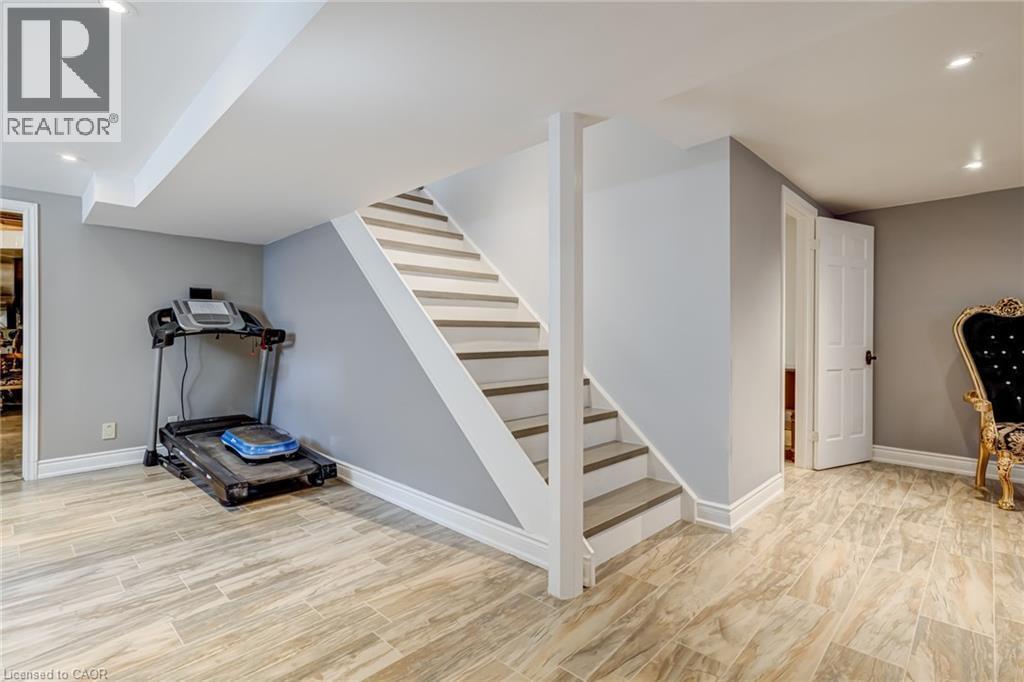 28 Stonegate Drive, Hamilton, ON - Indoor