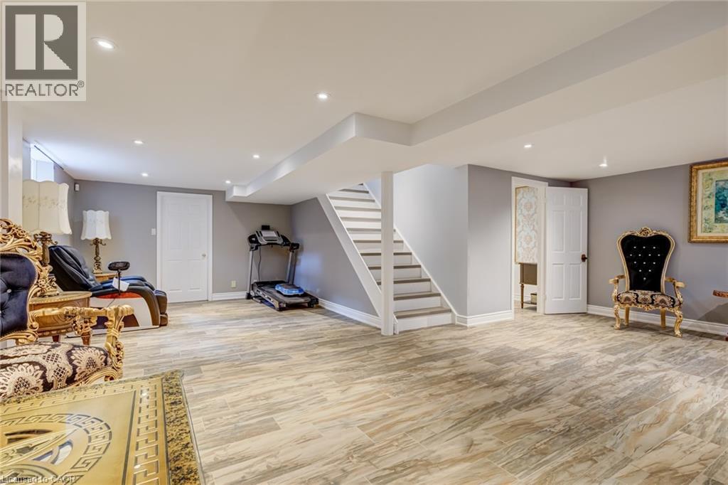 28 Stonegate Drive, Hamilton, ON - Indoor