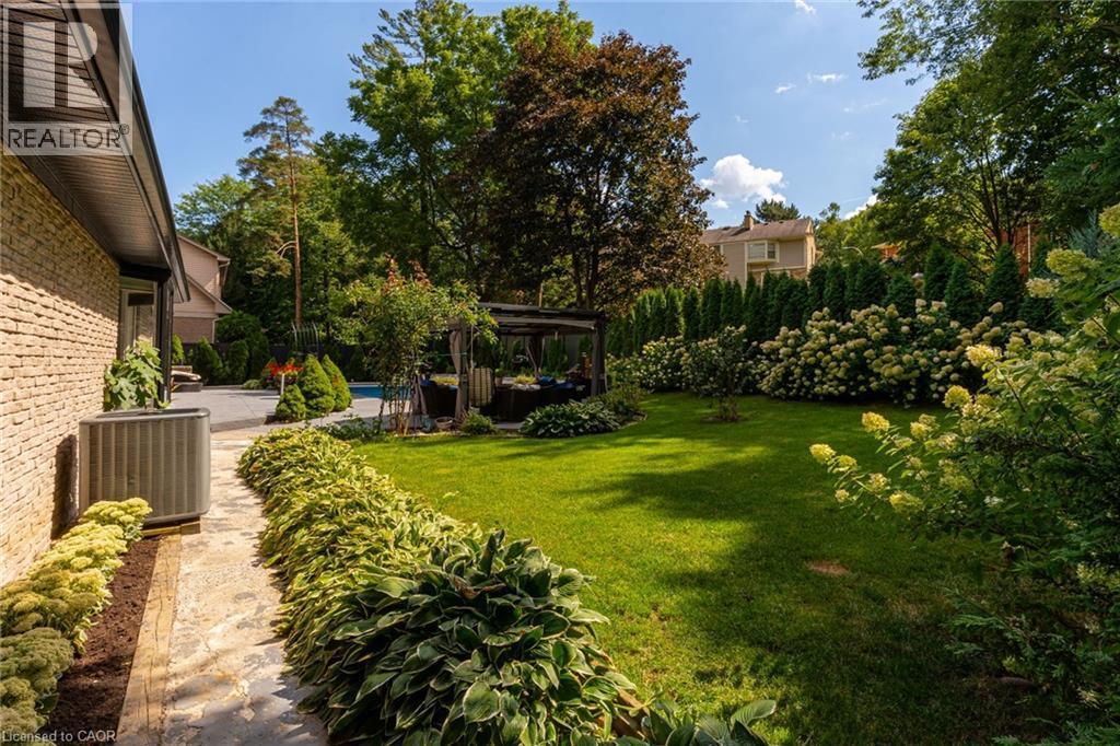 28 Stonegate Drive, Hamilton, ON - Outdoor