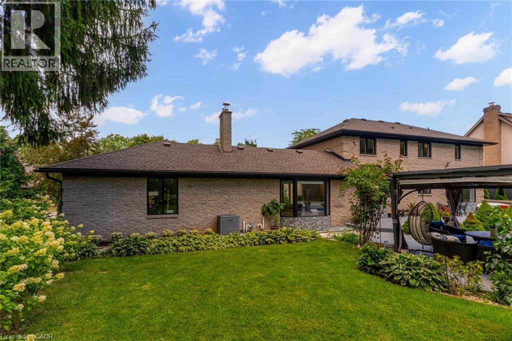 28 Stonegate Drive, Hamilton, ON - Outdoor