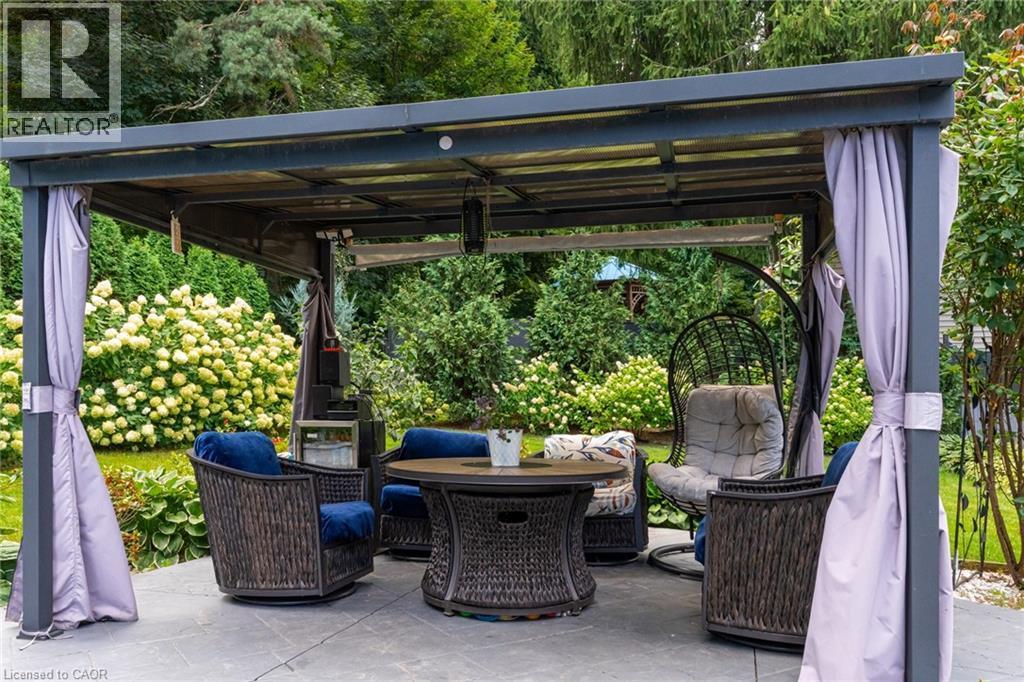 28 Stonegate Drive, Hamilton, ON - Outdoor With Deck Patio Veranda