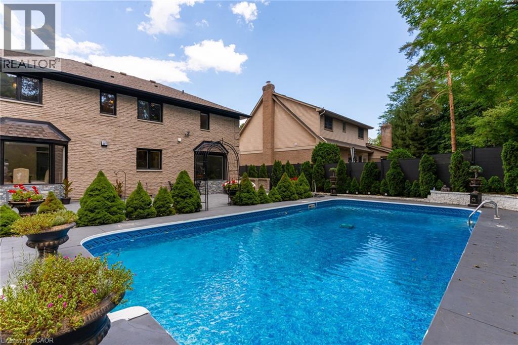 28 Stonegate Drive, Hamilton, ON - Outdoor With In Ground Pool With Deck Patio Veranda