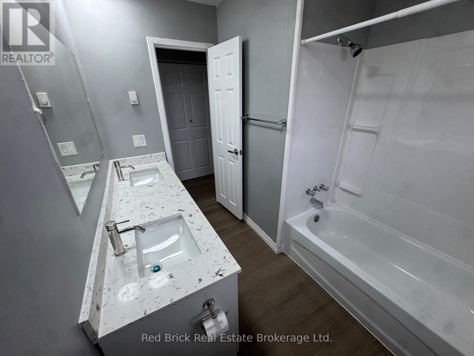 204 Veronica Drive, Kitchener, ON - Indoor Photo Showing Bathroom