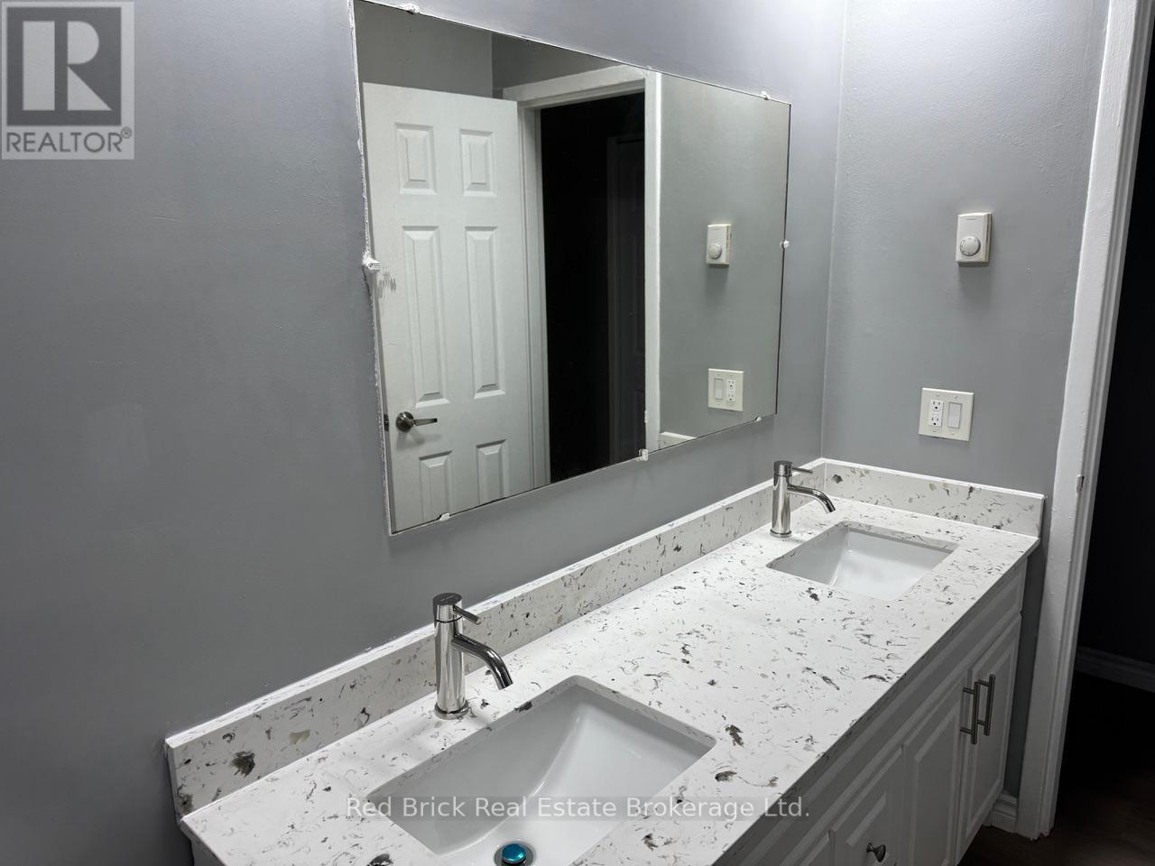 204 Veronica Drive, Kitchener, ON - Indoor Photo Showing Bathroom