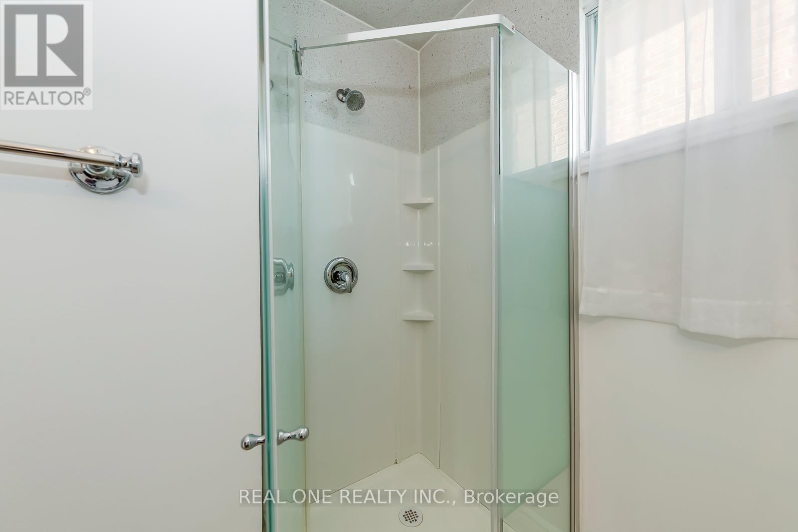3582 Italia Crescent, Mississauga, ON - Indoor Photo Showing Bathroom