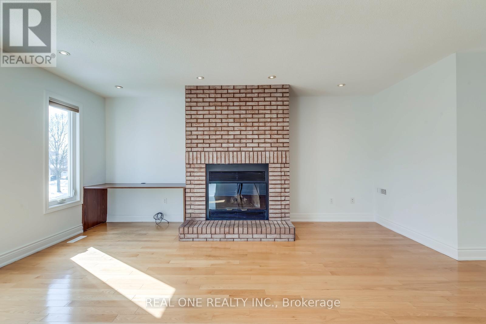 3582 Italia Crescent, Mississauga, ON - Indoor Photo Showing Other Room With Fireplace