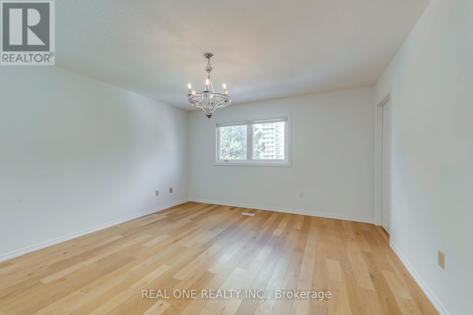 3582 Italia Crescent, Mississauga, ON - Indoor Photo Showing Other Room