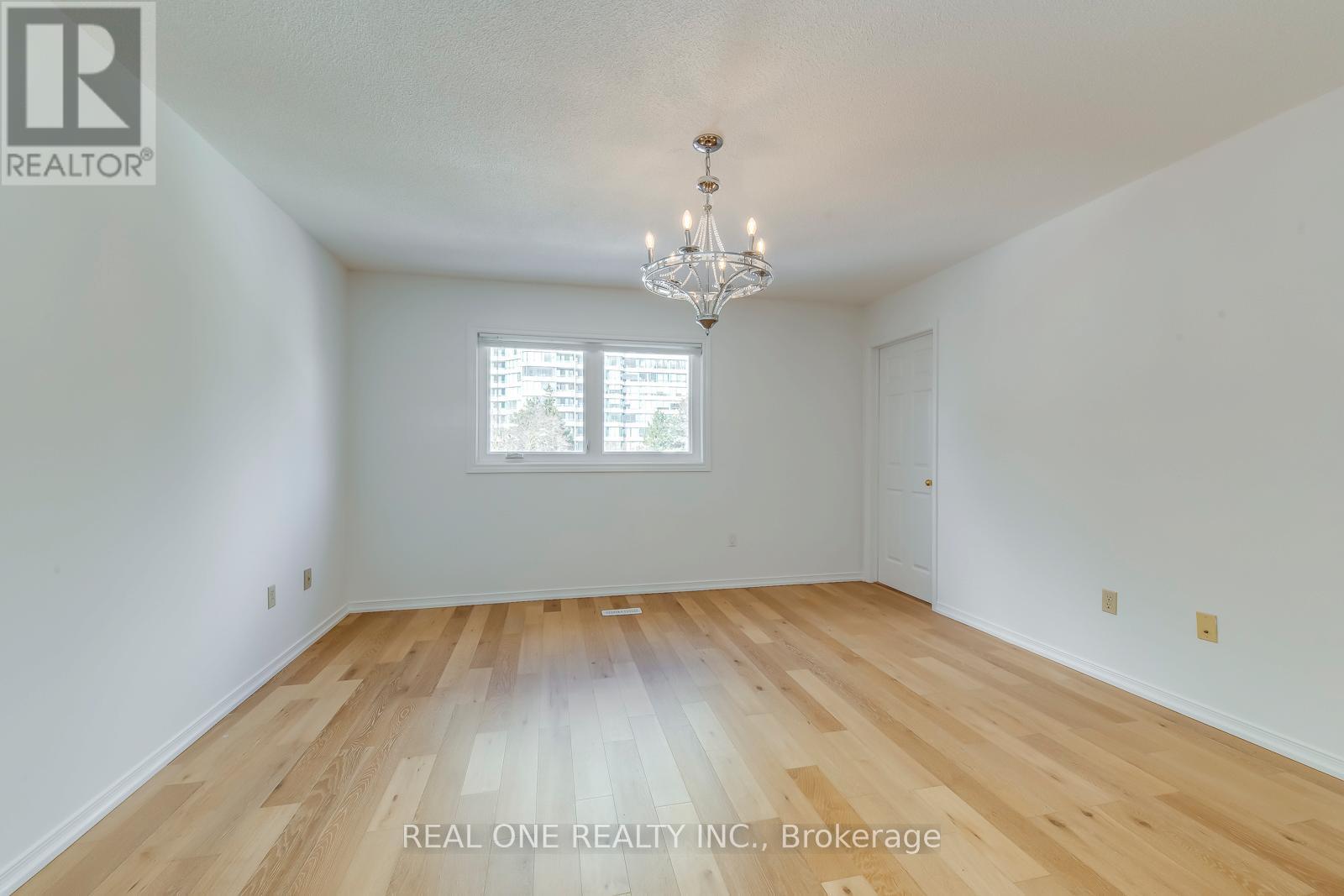 3582 Italia Crescent, Mississauga, ON - Indoor Photo Showing Other Room