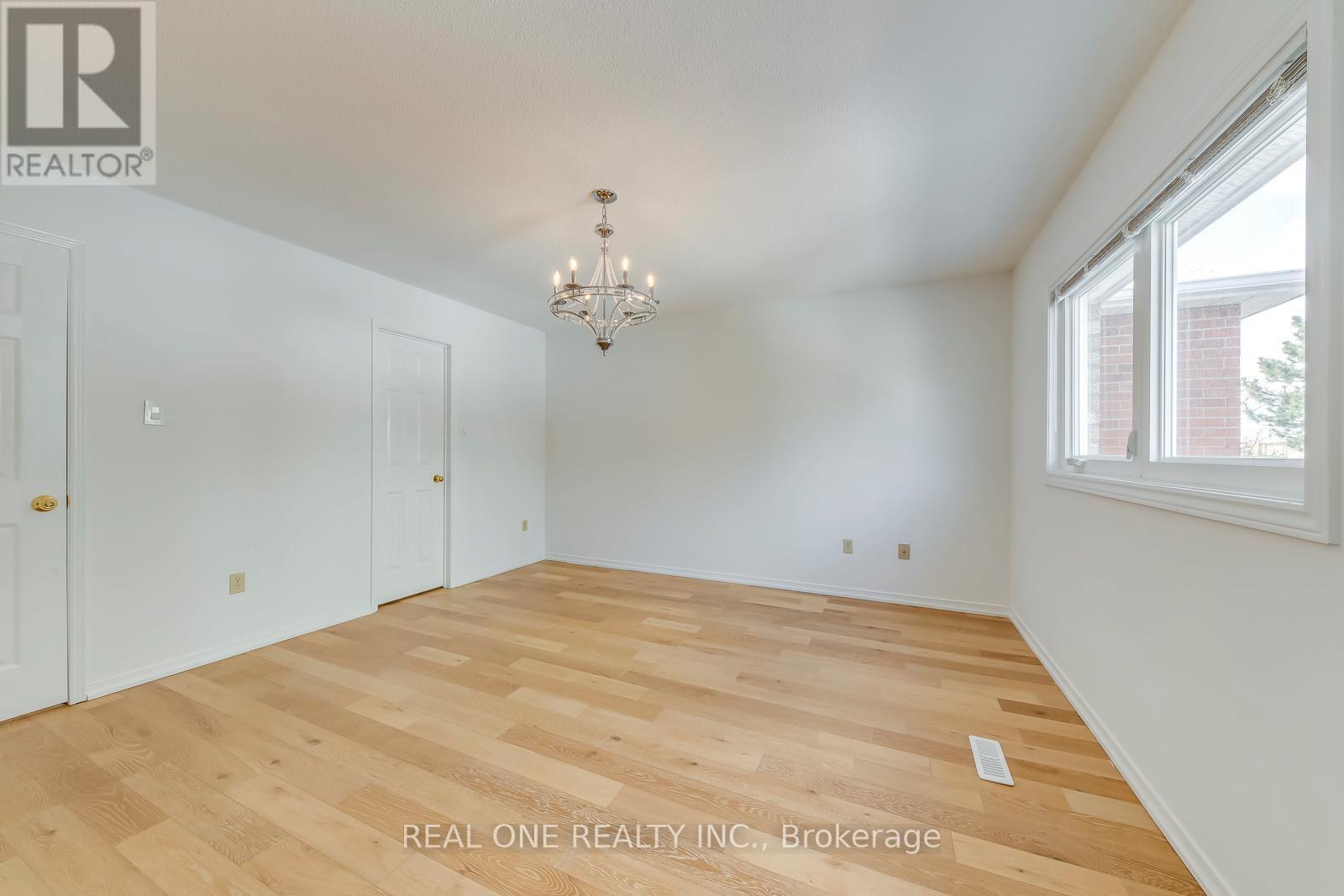 3582 Italia Crescent, Mississauga, ON - Indoor Photo Showing Other Room