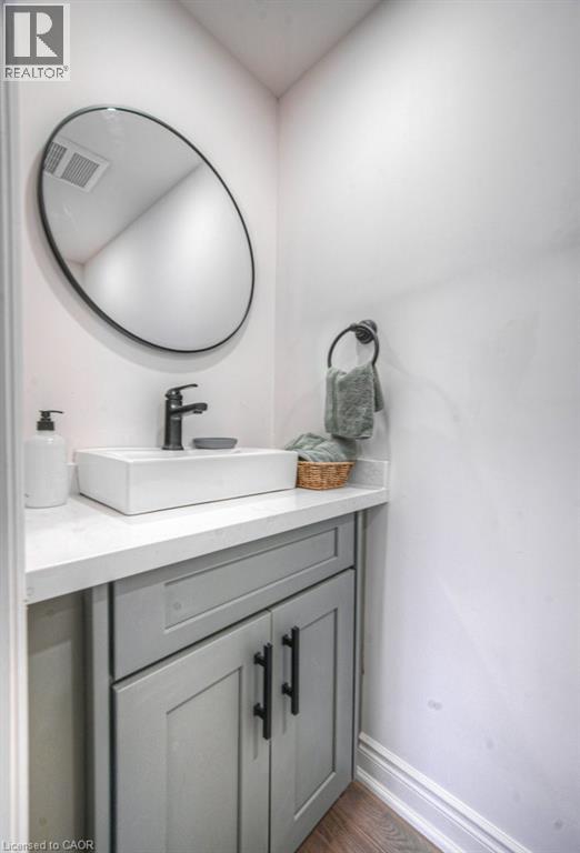 30 Dunbar Road S, Waterloo, ON - Indoor Photo Showing Bathroom
