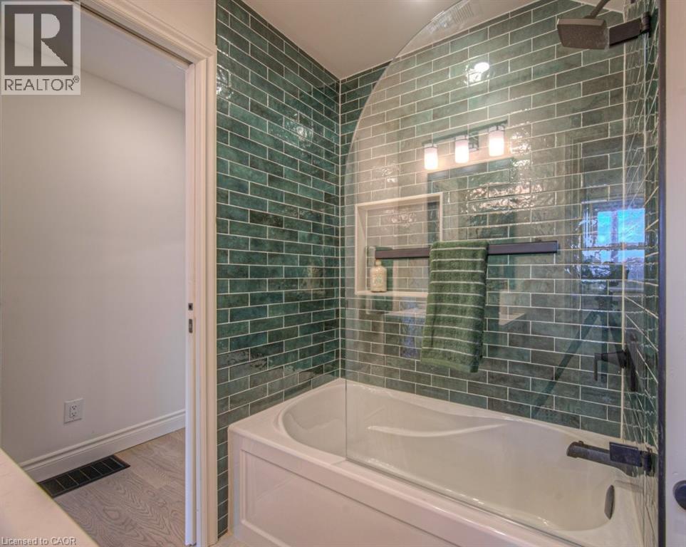 30 Dunbar Road S, Waterloo, ON - Indoor Photo Showing Bathroom