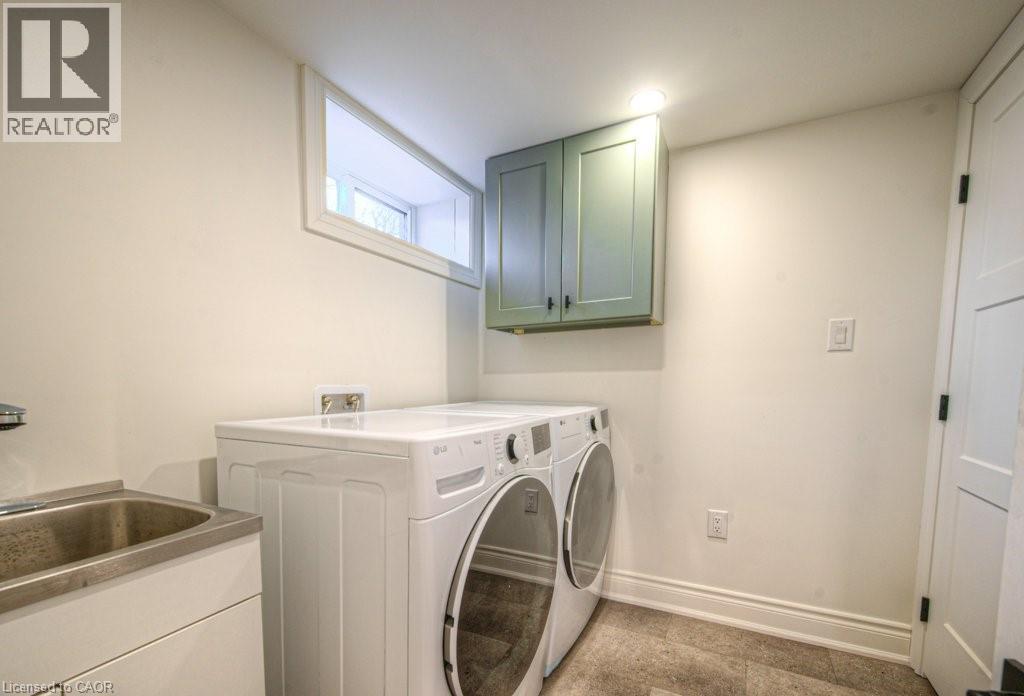 30 Dunbar Road S, Waterloo, ON - Indoor Photo Showing Laundry Room