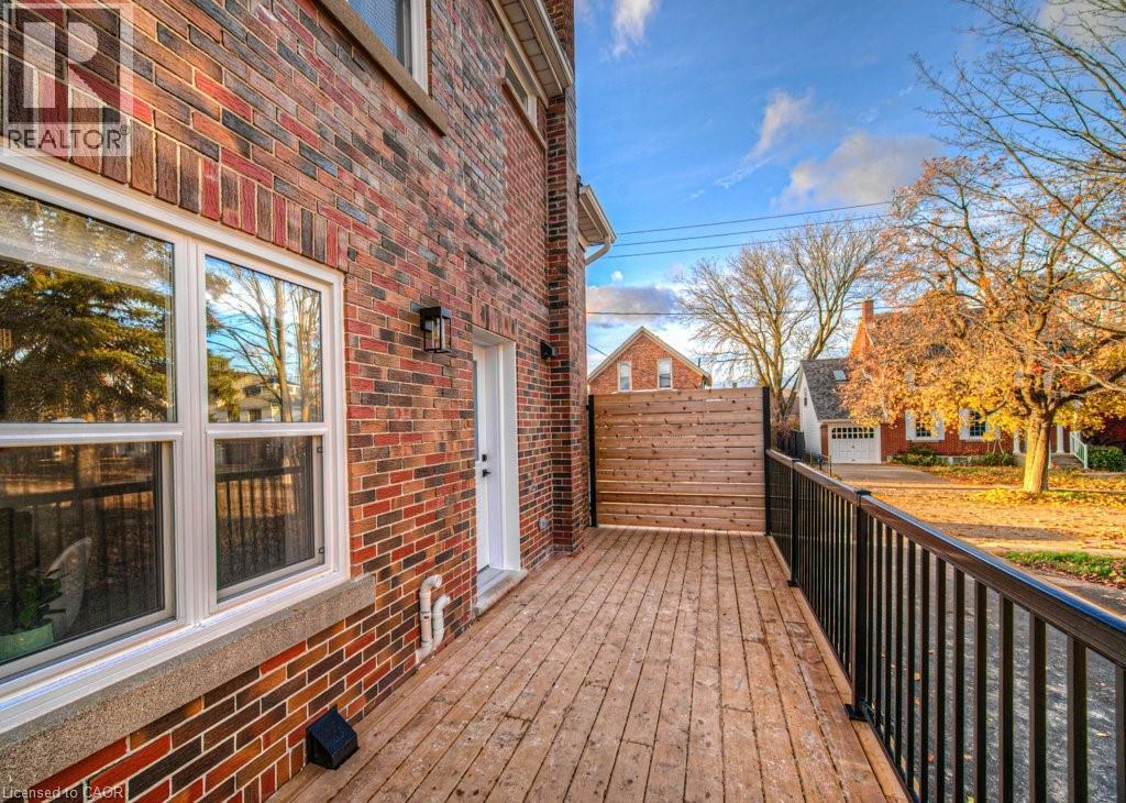 30 Dunbar Road S, Waterloo, ON - Outdoor