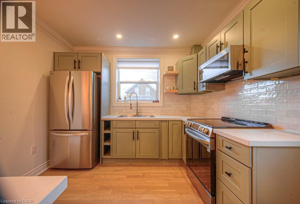 30 Dunbar Road S, Waterloo, ON - Indoor Photo Showing Kitchen