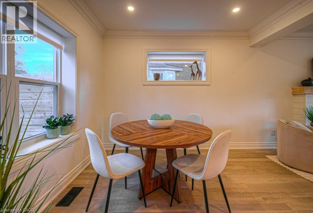 30 Dunbar Road S, Waterloo, ON - Indoor Photo Showing Dining Room