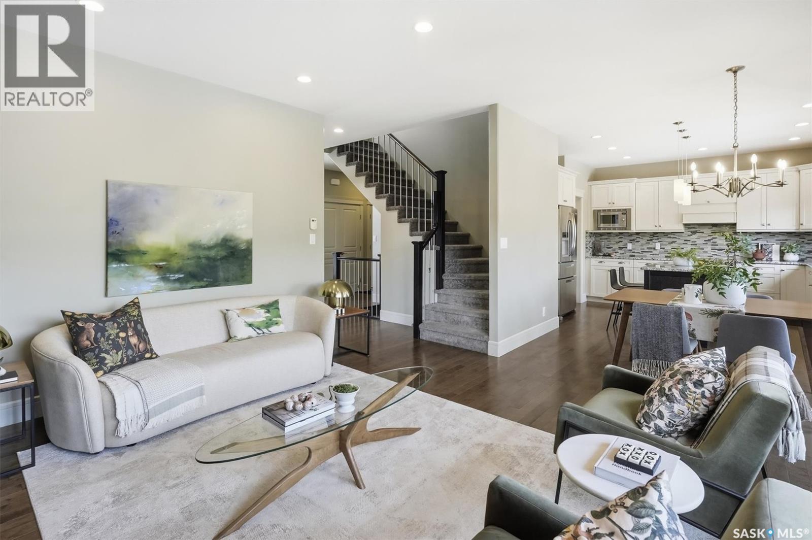 171 Roy Crescent, Saskatoon, SK - Indoor Photo Showing Living Room