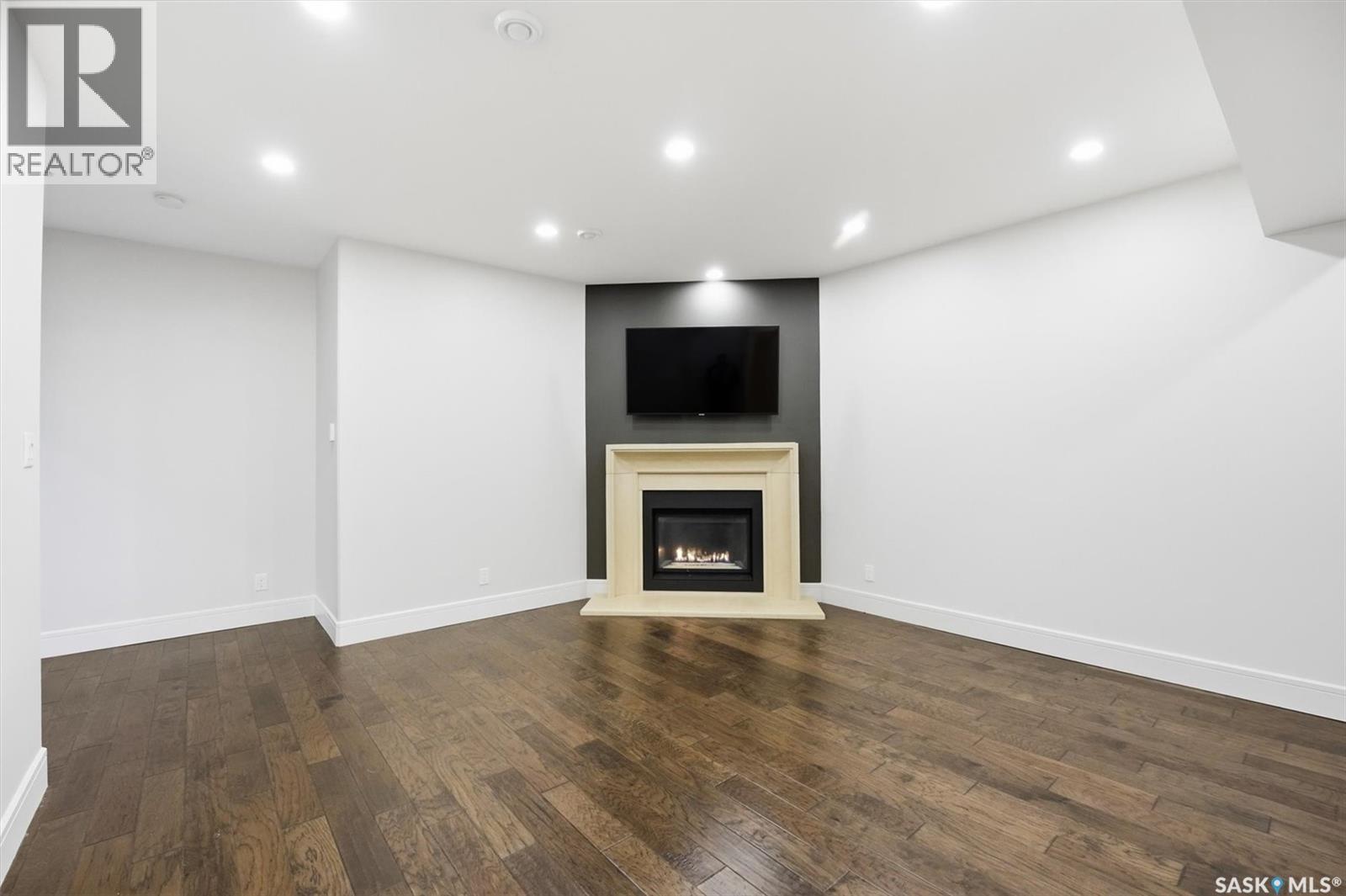 171 Roy Crescent, Saskatoon, SK - Indoor With Fireplace