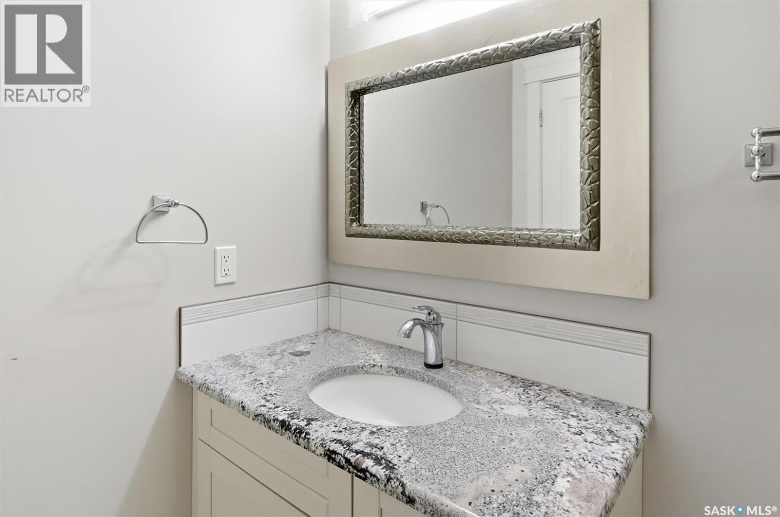 171 Roy Crescent, Saskatoon, SK - Indoor Photo Showing Bathroom