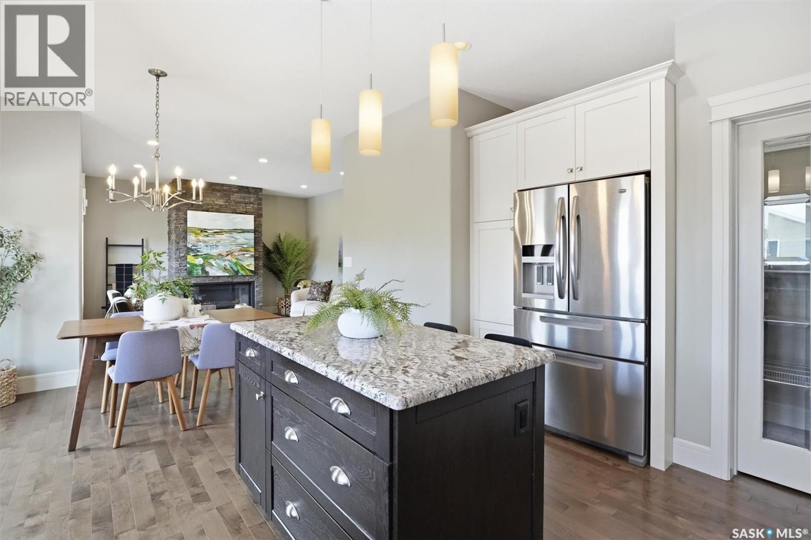 171 Roy Crescent, Saskatoon, SK - Indoor Photo Showing Kitchen With Stainless Steel Kitchen With Upgraded Kitchen