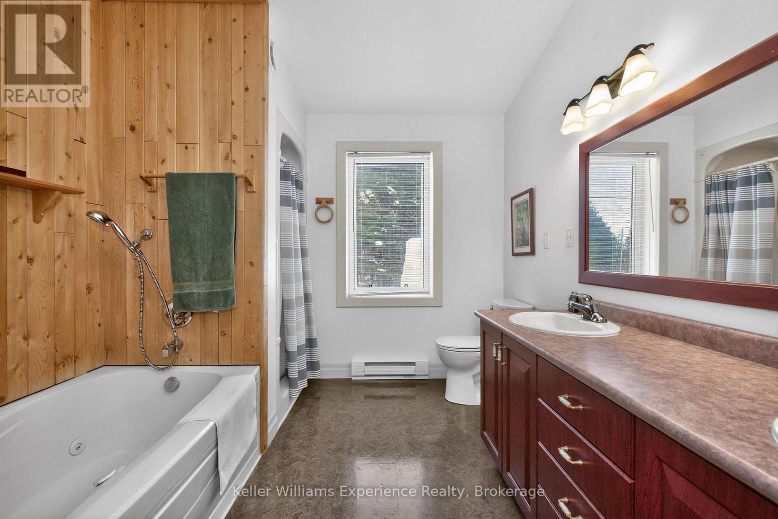2nd floor bathroom - 257 15 Concession E, Tiny, ON - Indoor Photo Showing Bathroom