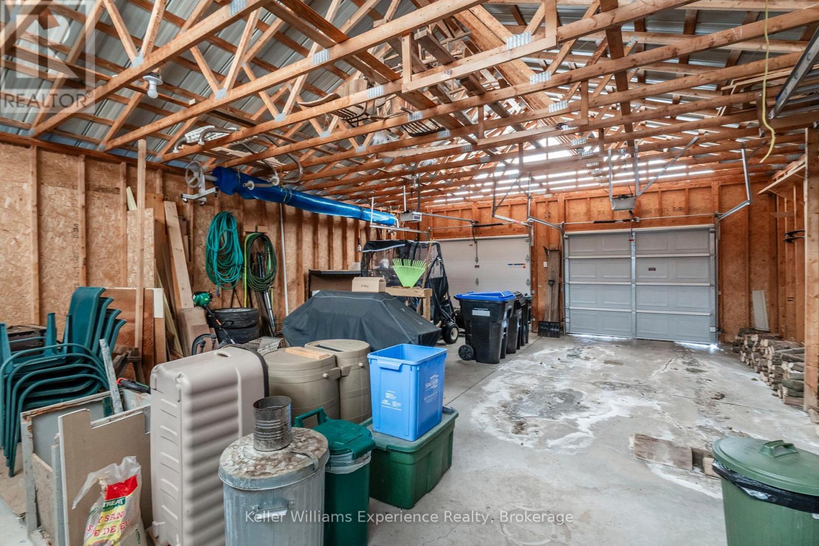 257 15 Concession E, Tiny, ON - Indoor Photo Showing Garage
