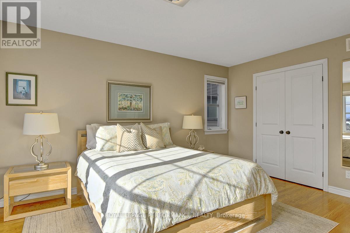 349 Berkley Avenue, Ottawa, ON - Indoor Photo Showing Bedroom
