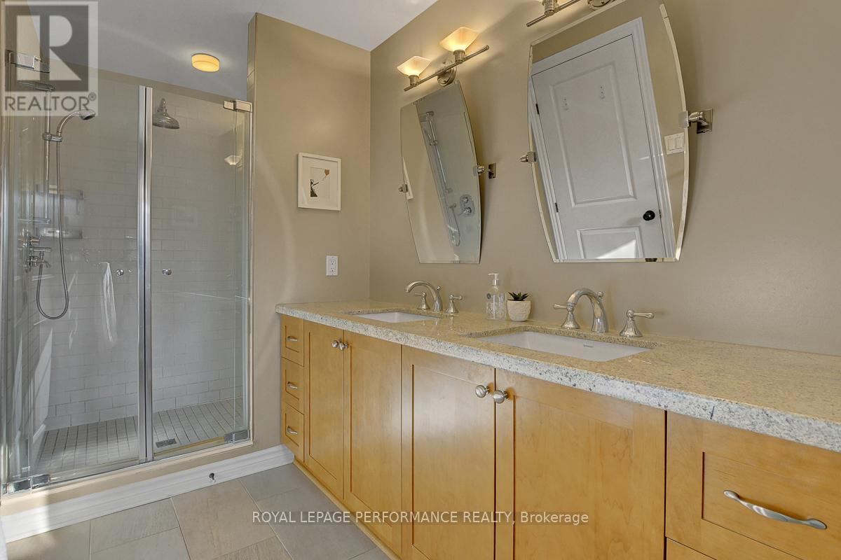 349 Berkley Avenue, Ottawa, ON - Indoor Photo Showing Bathroom