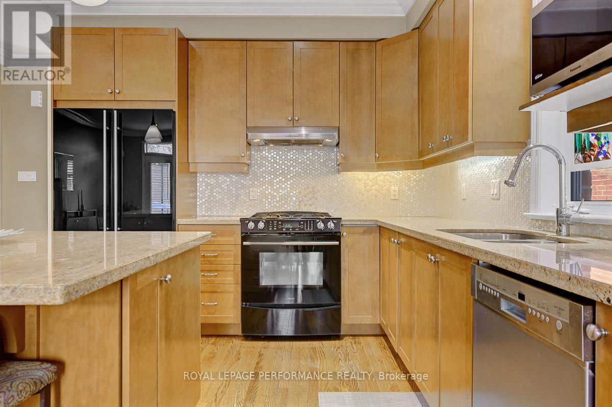 349 Berkley Avenue, Ottawa, ON - Indoor Photo Showing Kitchen With Double Sink With Upgraded Kitchen