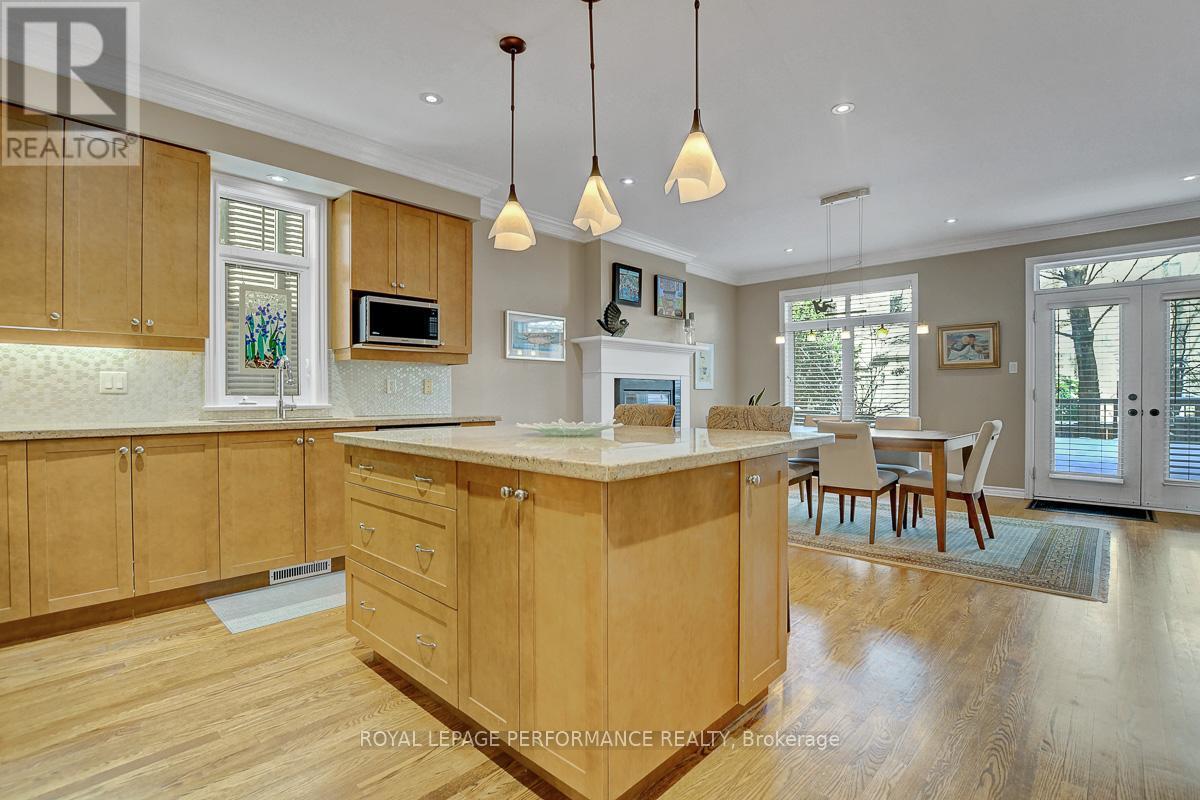 349 Berkley Avenue, Ottawa, ON - Indoor Photo Showing Kitchen