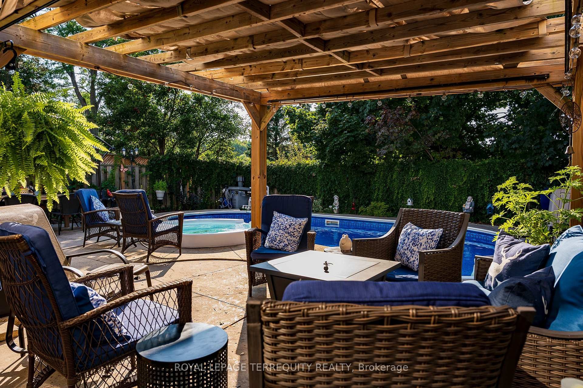 6164 Osprey Boulevard, Mississauga, ON - Outdoor With In Ground Pool With Exterior