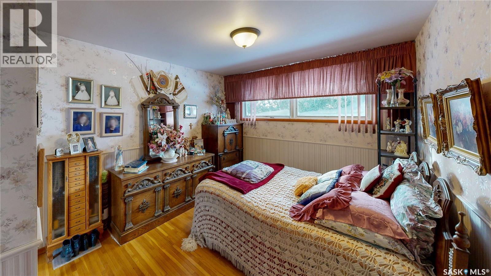 16 Bond Crescent, Regina, SK - Indoor Photo Showing Bedroom