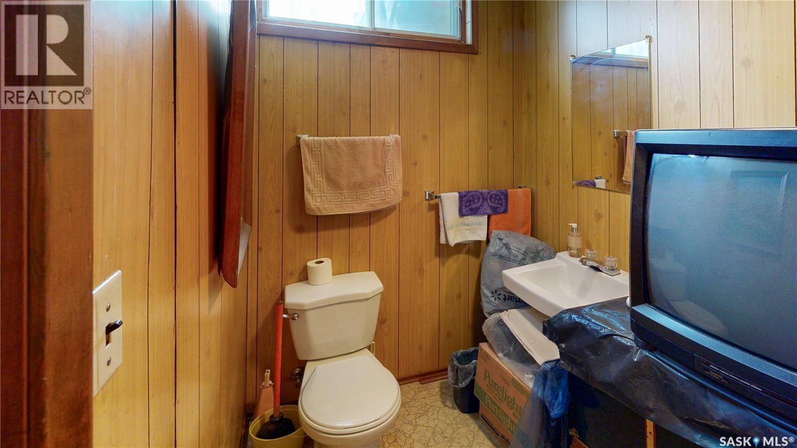 16 Bond Crescent, Regina, SK - Indoor Photo Showing Bathroom