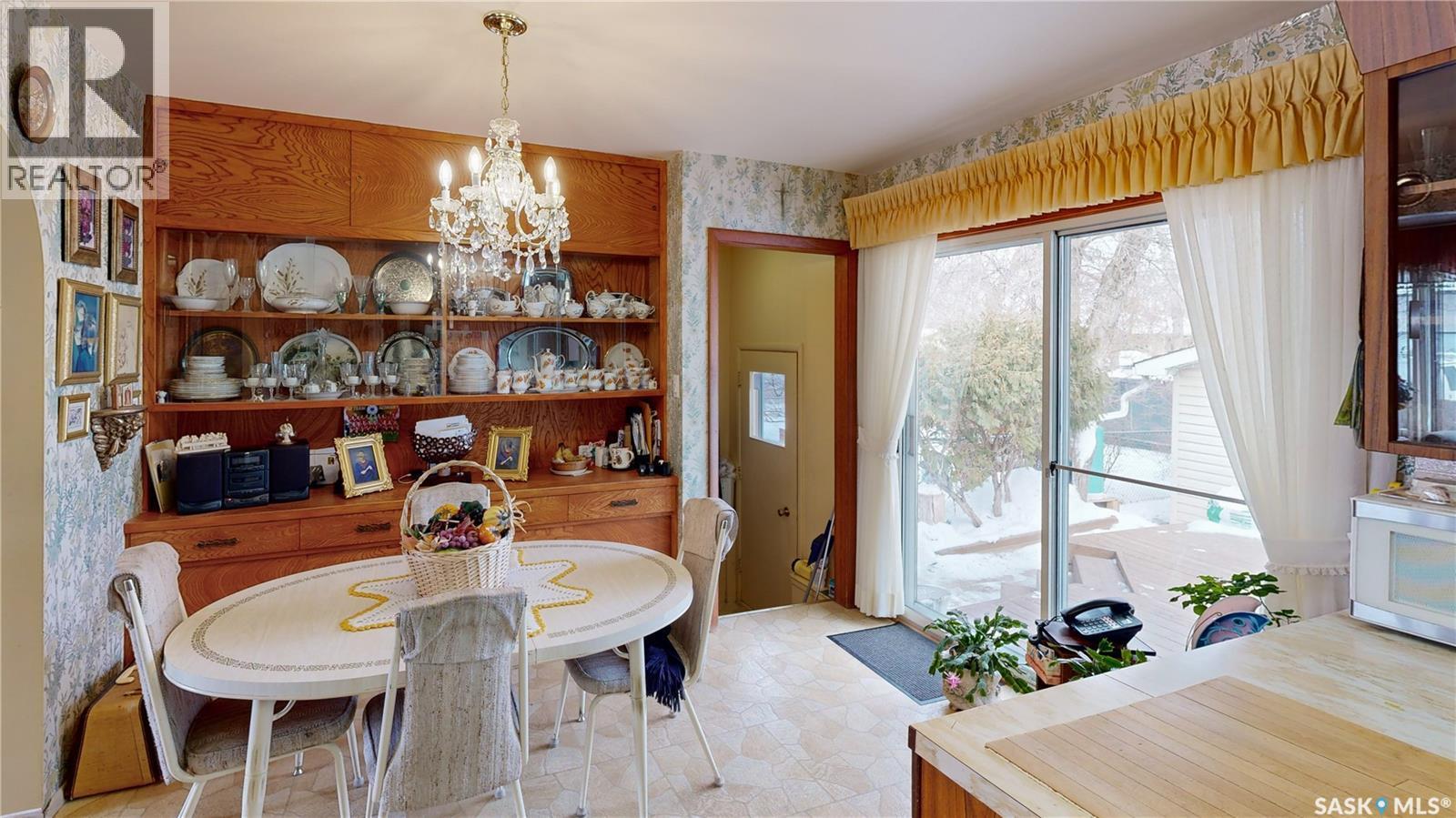 16 Bond Crescent, Regina, SK - Indoor Photo Showing Dining Room