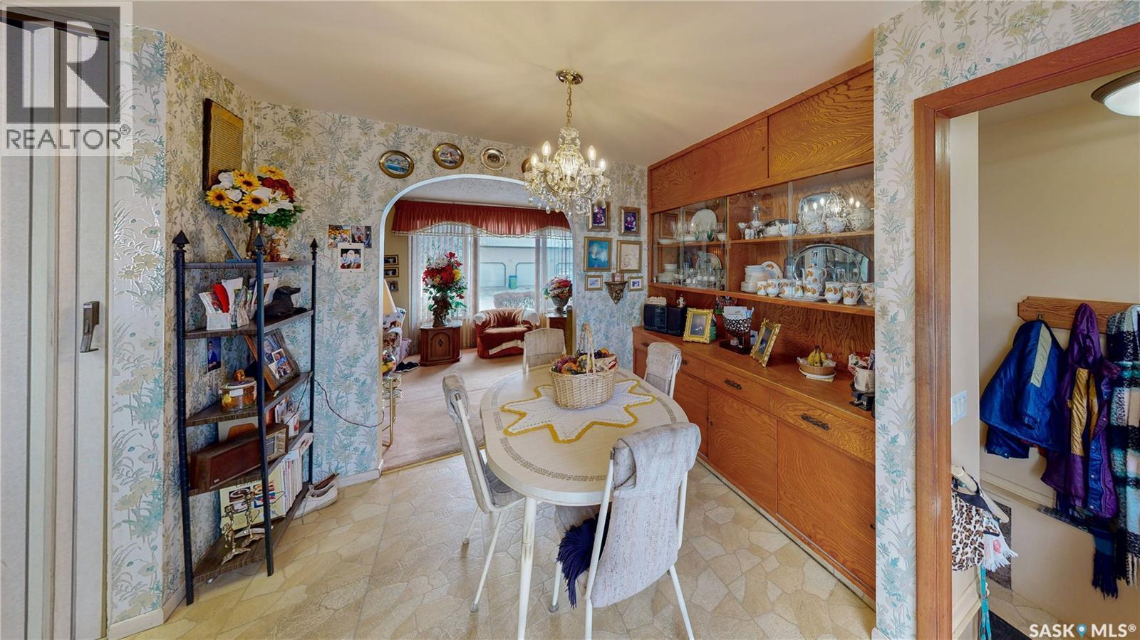 16 Bond Crescent, Regina, SK - Indoor Photo Showing Dining Room