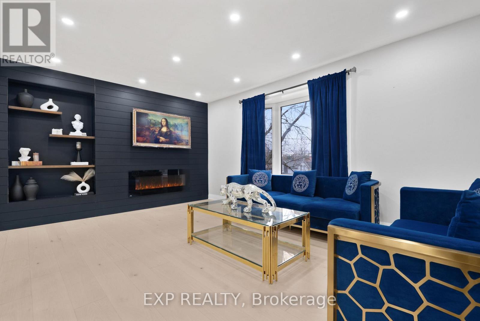 19 Broad Street, Brantford, ON - Indoor With Fireplace
