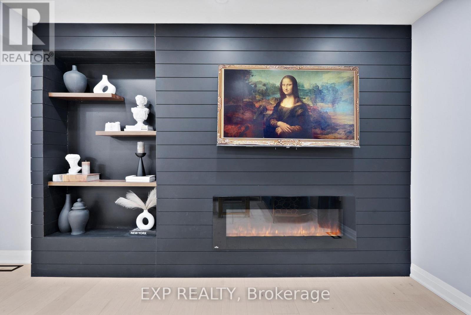 19 Broad Street, Brantford, ON - Indoor With Fireplace