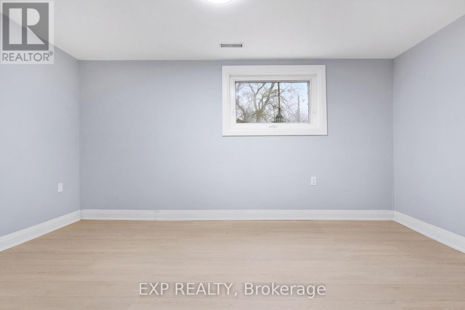19 Broad Street, Brantford, ON - Indoor Photo Showing Other Room