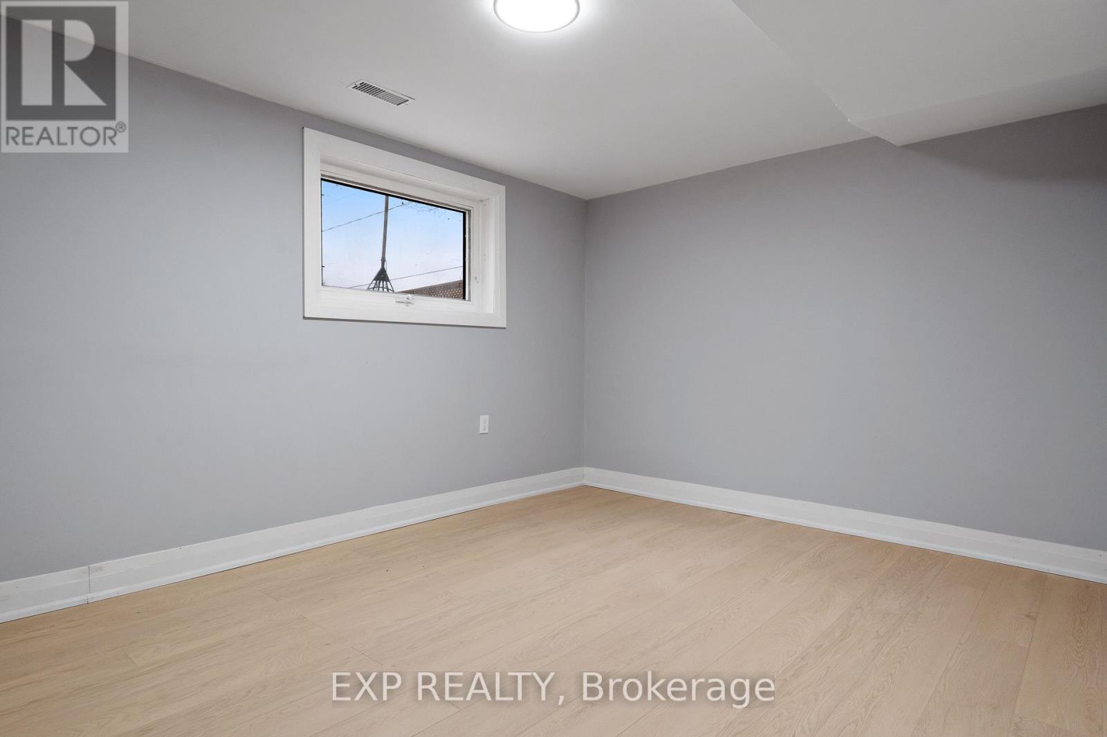 19 Broad Street, Brantford, ON - Indoor Photo Showing Other Room