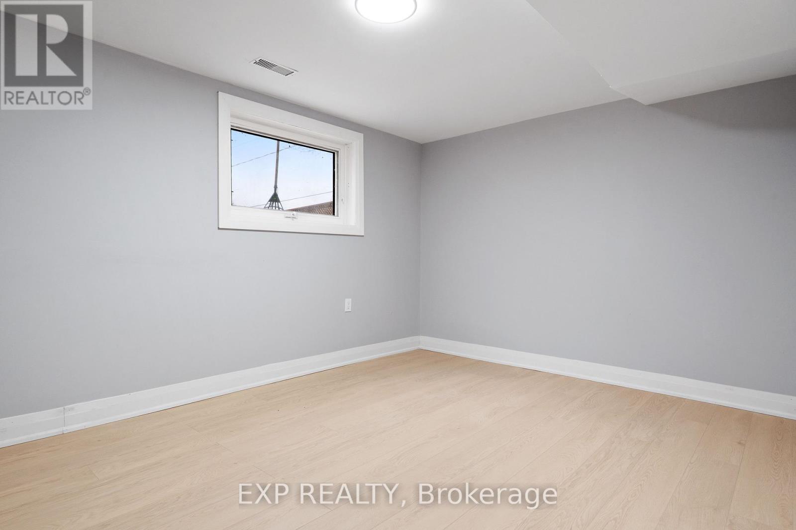 19 Broad Street, Brantford, ON - Indoor Photo Showing Other Room